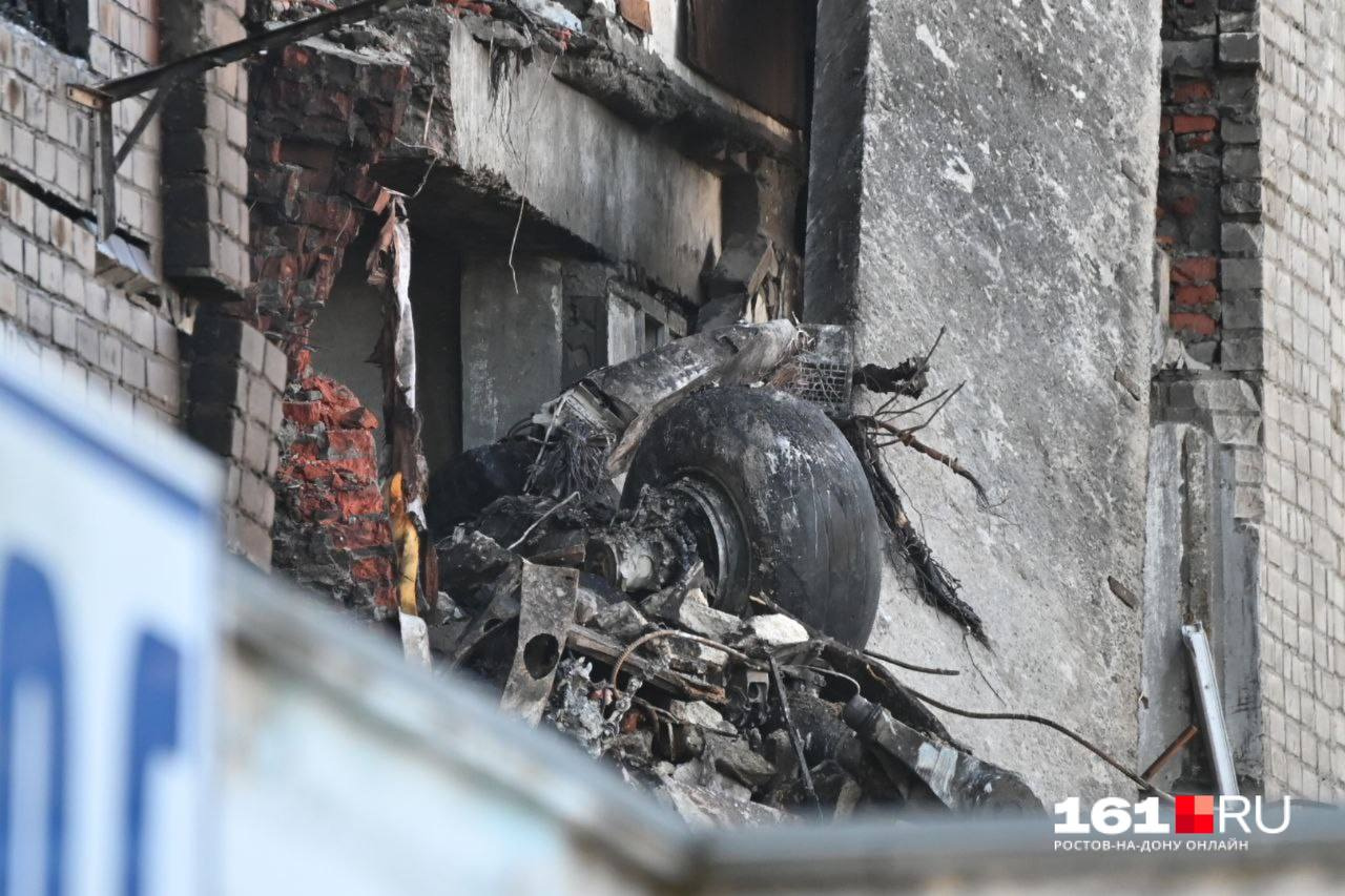 Военный самолет упал на жилой дом в Ейске: что известно к этому часу,  новости 17 октября 2022 года - 17 октября 2022 - ФОНТАНКА.ру