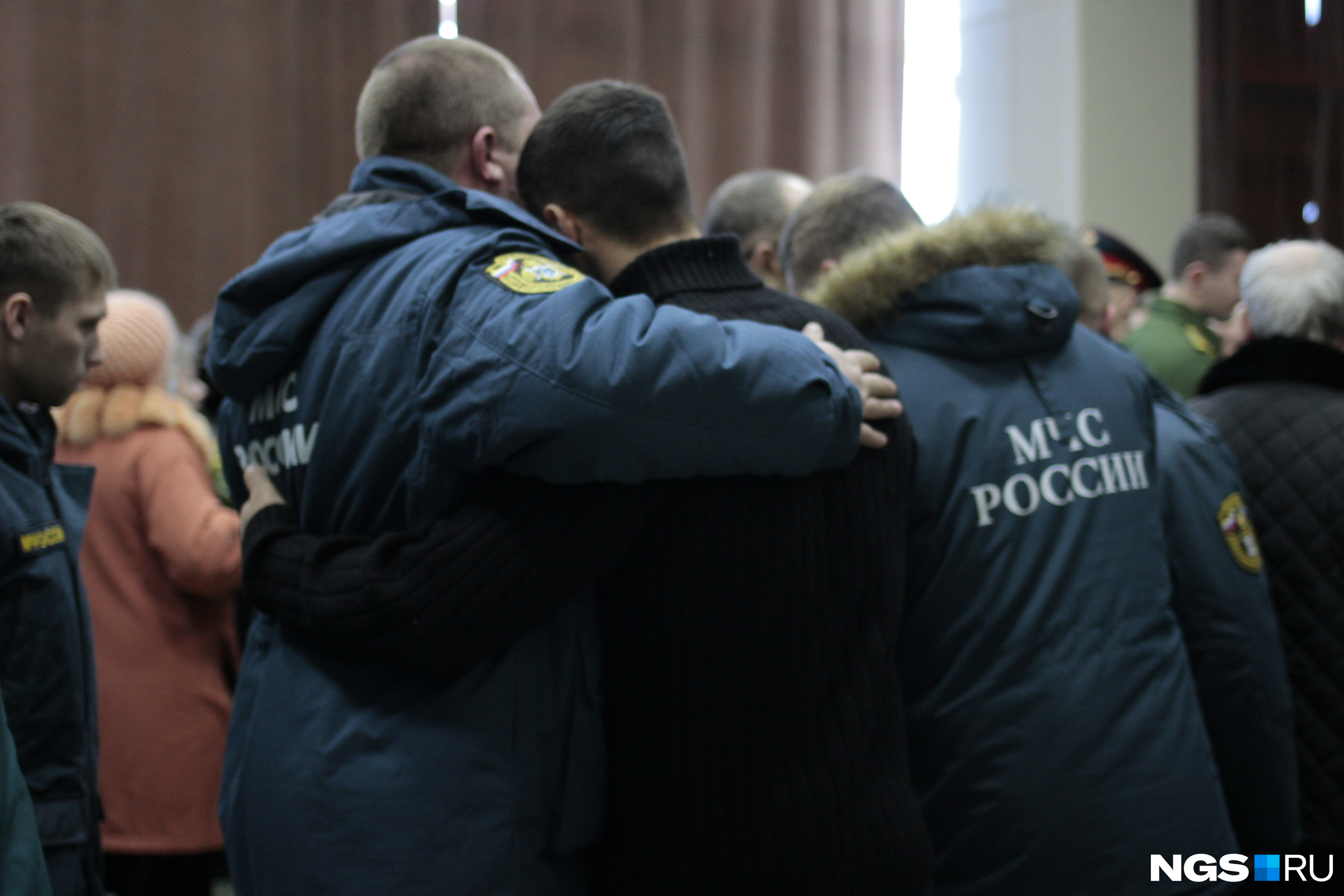 В Омске простились с погибшими на Украине. Прощание с погибшим на Украине в ДК.