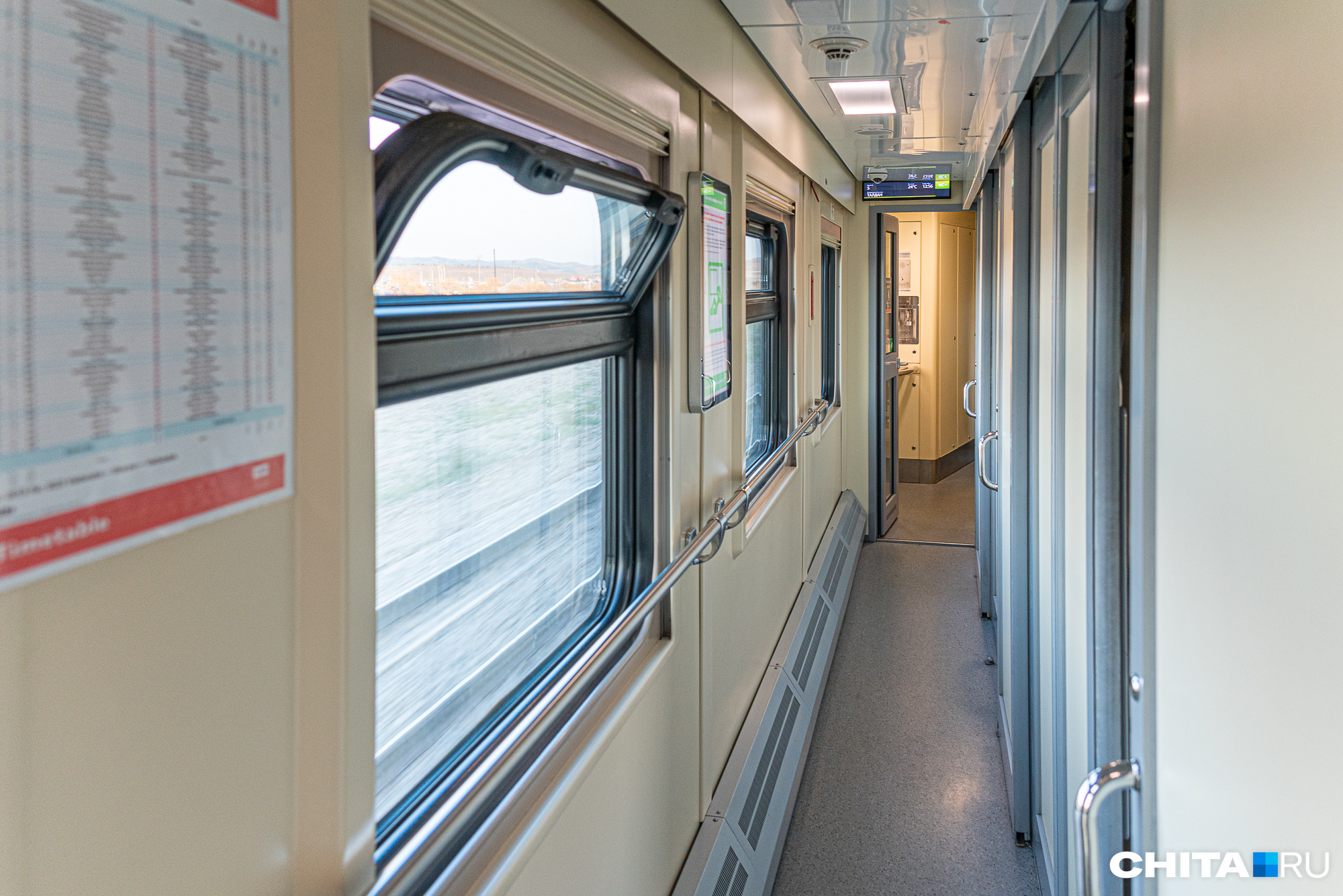 Пассажир из Новосибирска упал в поезде, выходя из туалета. За травмы он отсудил 300 тысяч рублей у РЖД