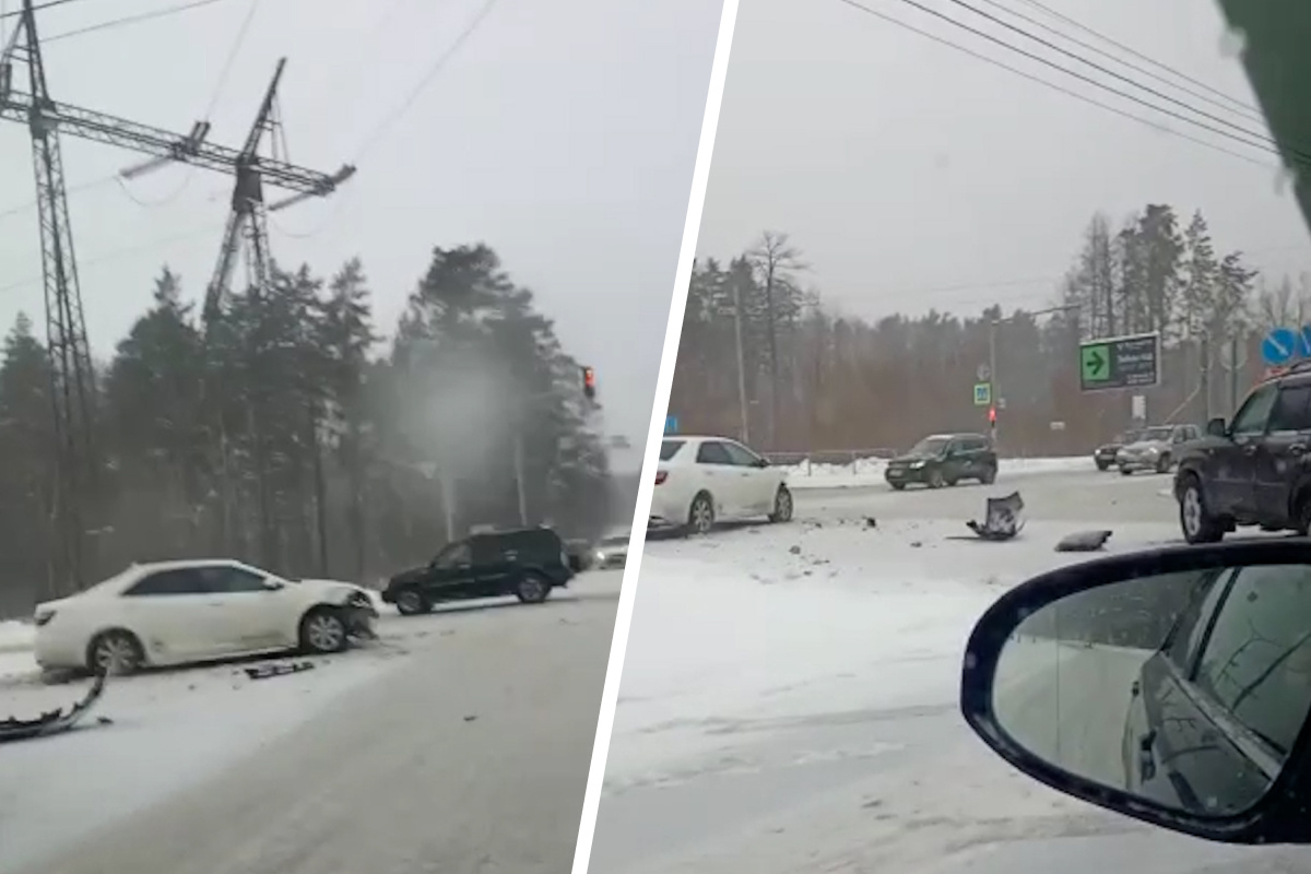 Две «Тойоты» разбились в Советском районе — на Бердском шоссе собираются пробки