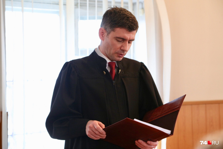 Денис Лекарь судейскую карьеру начал в Сосновском районе, а сейчас трудится в областном суде