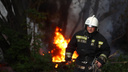 Крупный пожар в районе торгового центра «Аура» произошел в Новосибирске: горят бараки