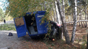 Водитель кроссовера погиб: машина «Почты России» оказалась в кювете на крыше после ДТП с «Рено» под Новосибирском