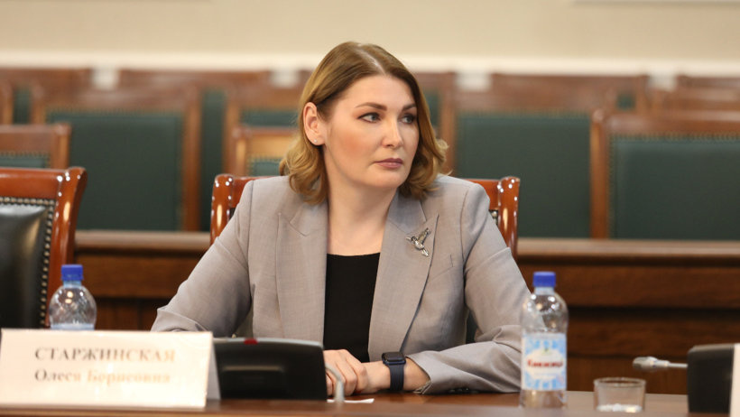 Старжинская работала помощником министра здравоохранения РФ
