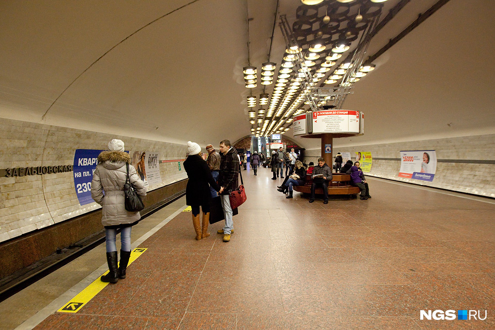По данным на 2021 год, в среднем ежедневно на «Заельцовской» 25 тысяч пассажиров