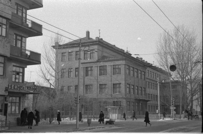 Пересечение улиц Льва Толстого и Молодогвардейской, 1966 год. Сейчас это один из корпусов Самарского государственного социально-педагогического университета