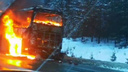 На Серовском тракте вспыхнул автобус, который перевозил пассажиров