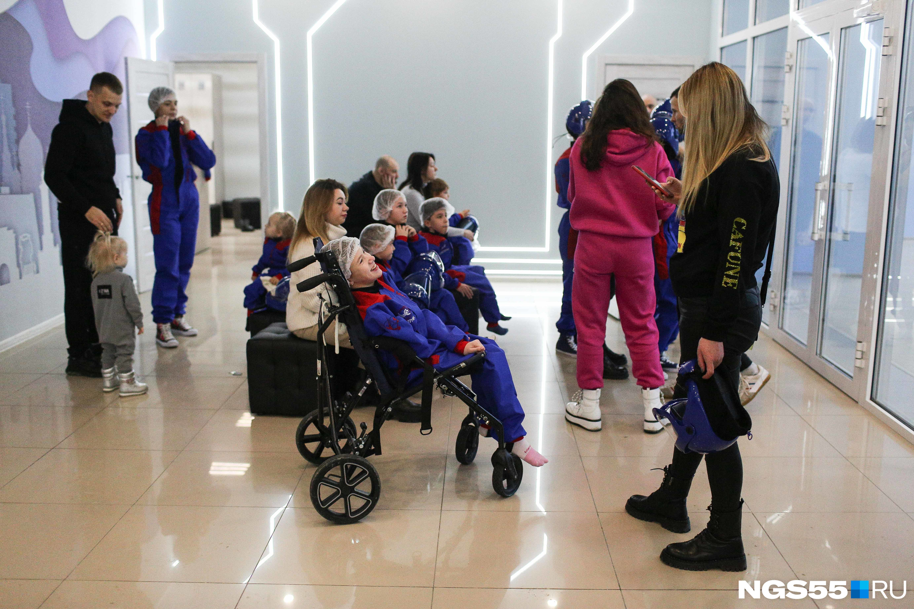 Дети смеются, значит, полет им понравился Дети смеются, значит, полет им понравился