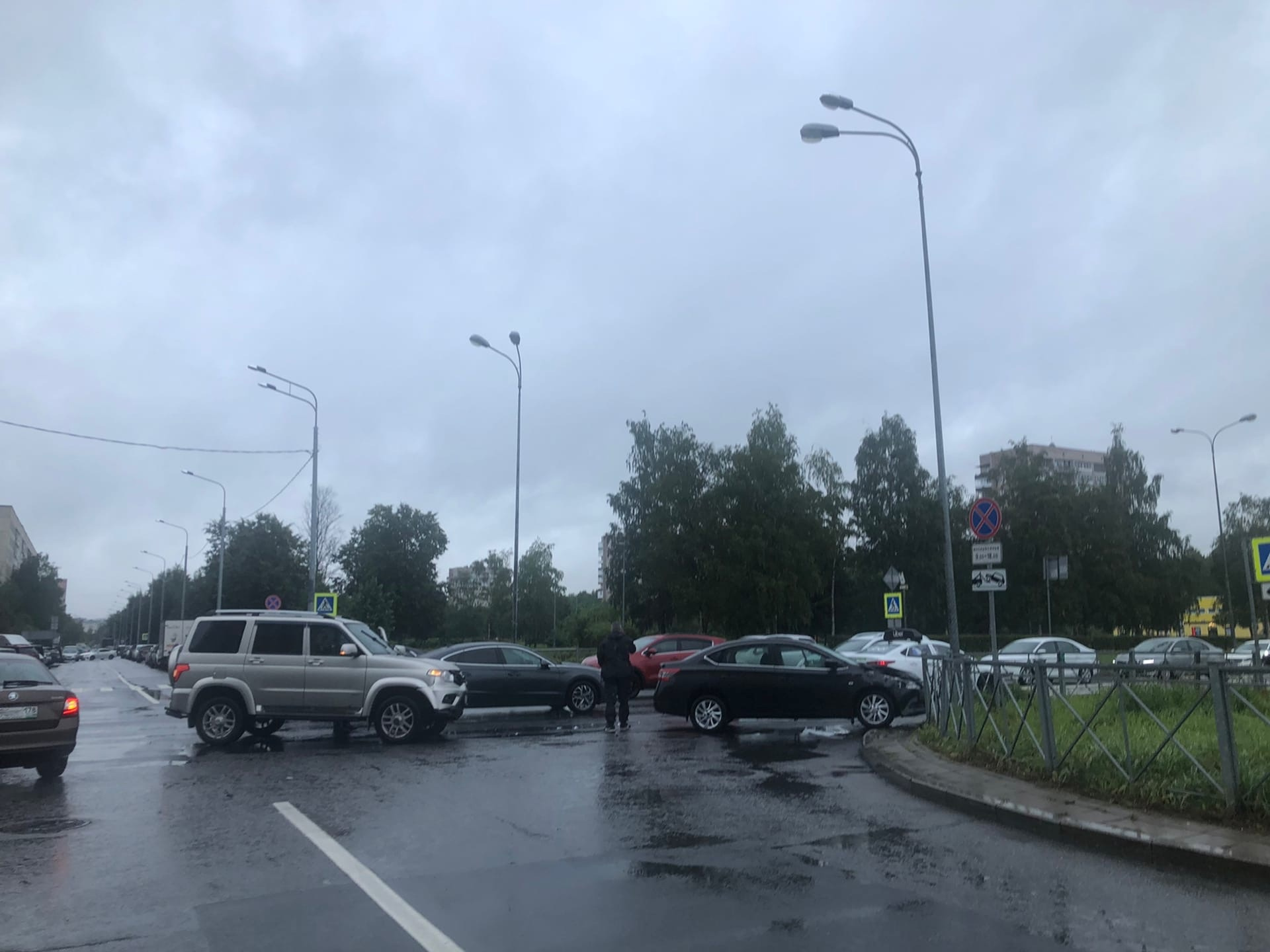 Видео ДТП с перевертышем на Малом проспекте П.С. в Петербурге 1 сентября  2022 г. - 1 сентября 2022 - ФОНТАНКА.ру