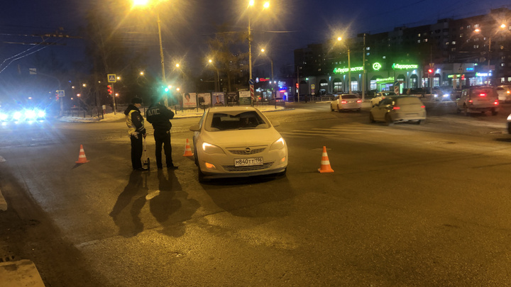 В Екатеринбурге водитель Opel Astra сбил 4-летнего мальчика, который с мамой переходил дорогу по «зебре»