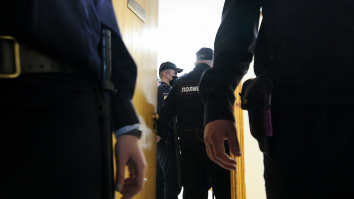 Ошпарил руку кипятком: полицейскому-рабовладельцу из Татарстана ужесточили приговор