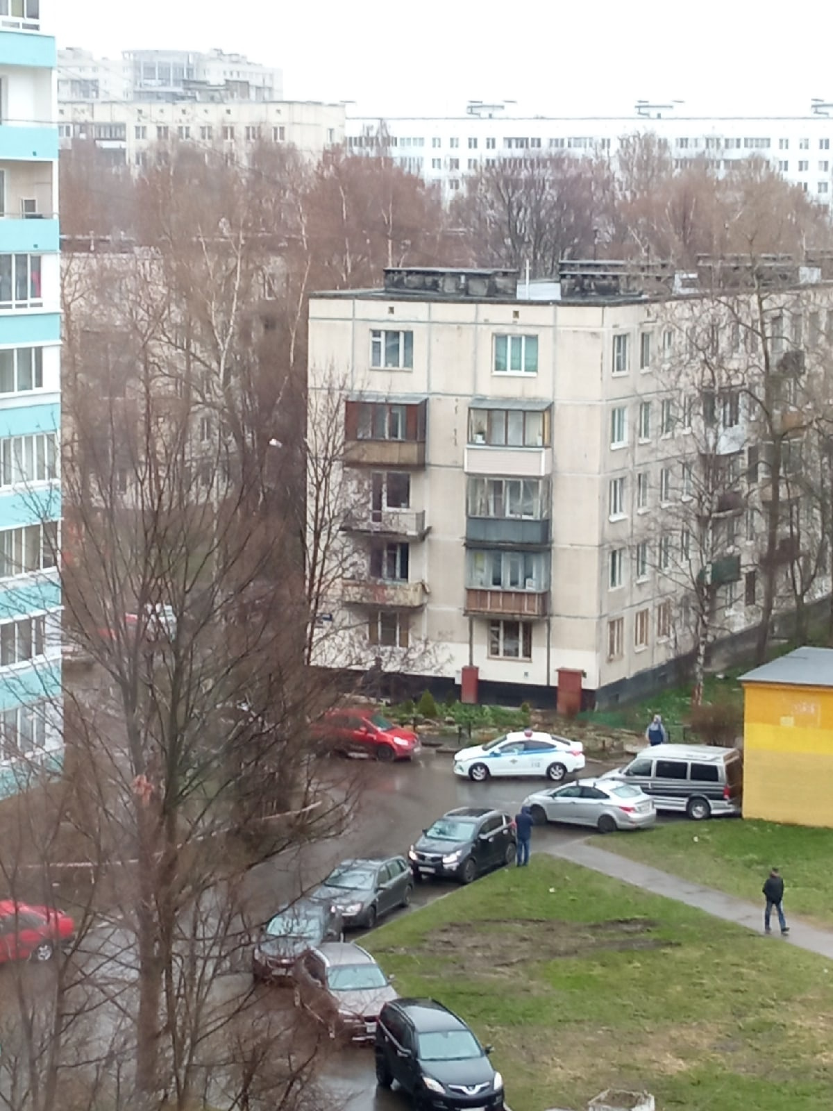 В жилом доме в Невском районе после ночного визита неизвестного сильно  хлопнуло и выбило окна на двух этажах - 25 апреля 2022 - ФОНТАНКА.ру