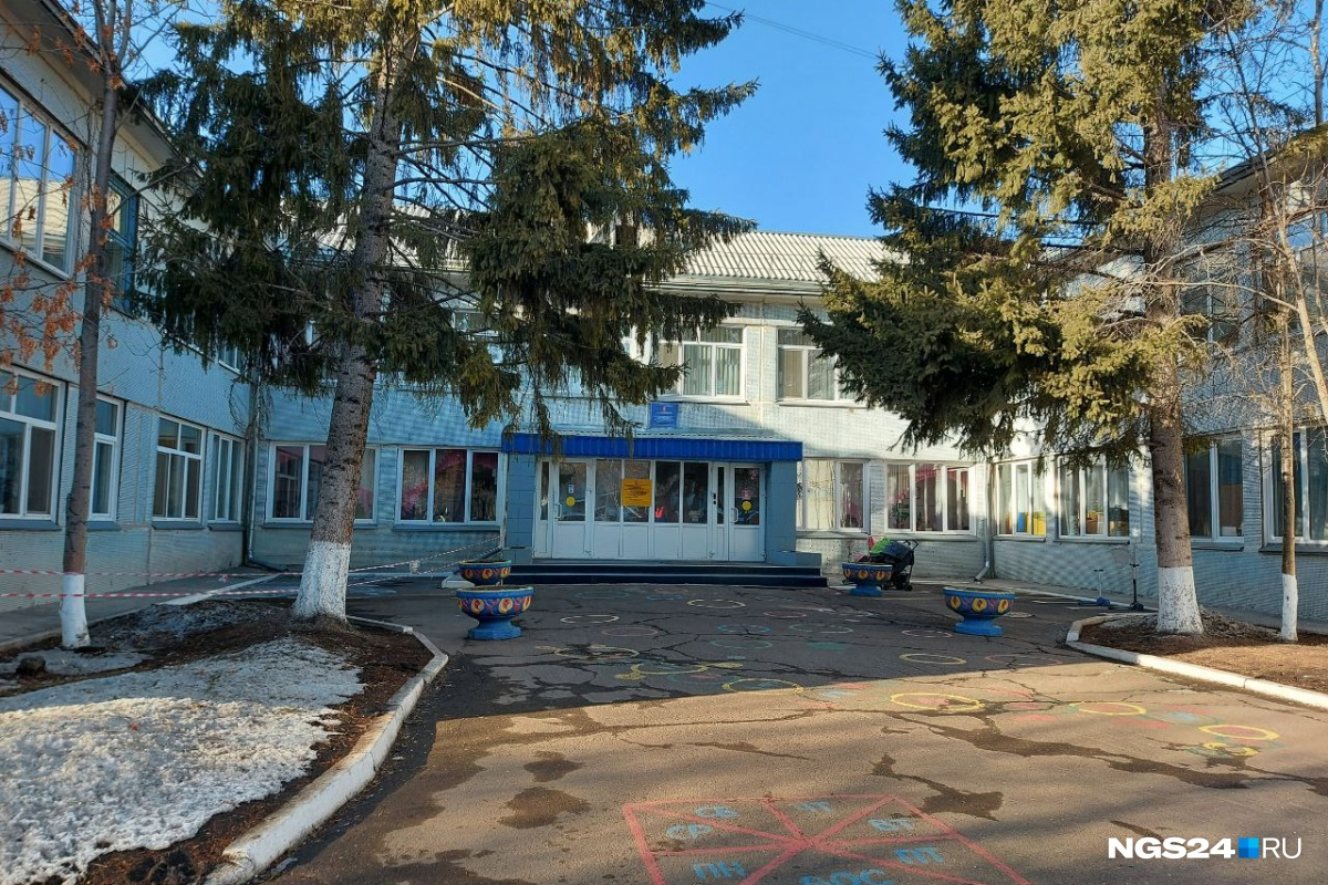 Детский сад находится неподалеку от дома, где живет Полина Дворкина