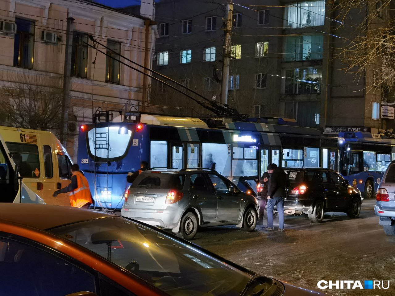 Пробка образовалась на улице Бутина в Чите из-за поломки троллейбуса