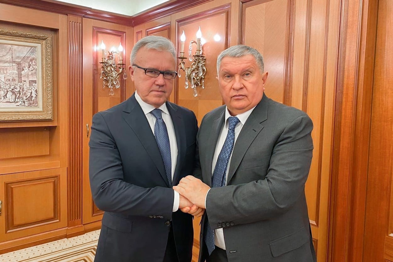Президент «Роснефти» Игорь Сечин — один из тех, кто может повлиять на итоговое решение Владимира Путина по поводу того, стоит ли идти Уссу на переизбрание Президент «Роснефти» Игорь Сечин — один из тех, кто может повлиять на итоговое решение Владимира Путина по поводу того, стоит ли идти Уссу на переизбрание