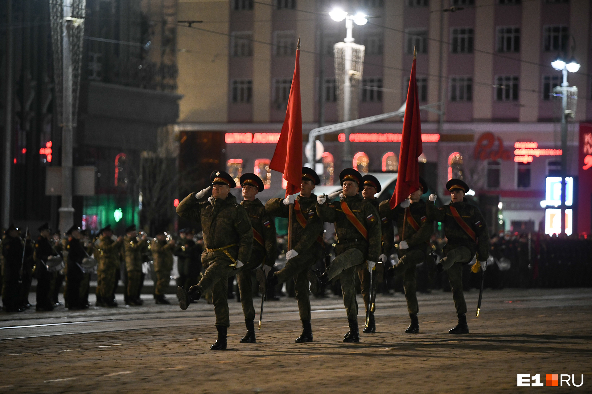 Парад победы екатеринбург фото