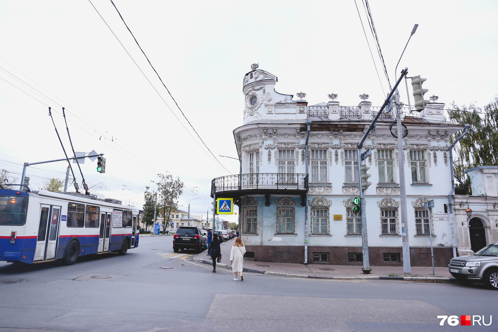 Здание — бывшее домовладение ярославских купеческих семей Донцовых и Лопатиных