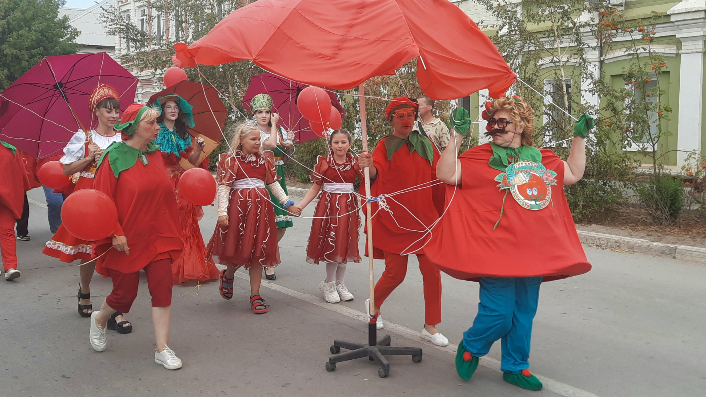 Пусть всё будет помидорно: под Волгоградом проходит фестиваль «Ахтубинский помидор»
