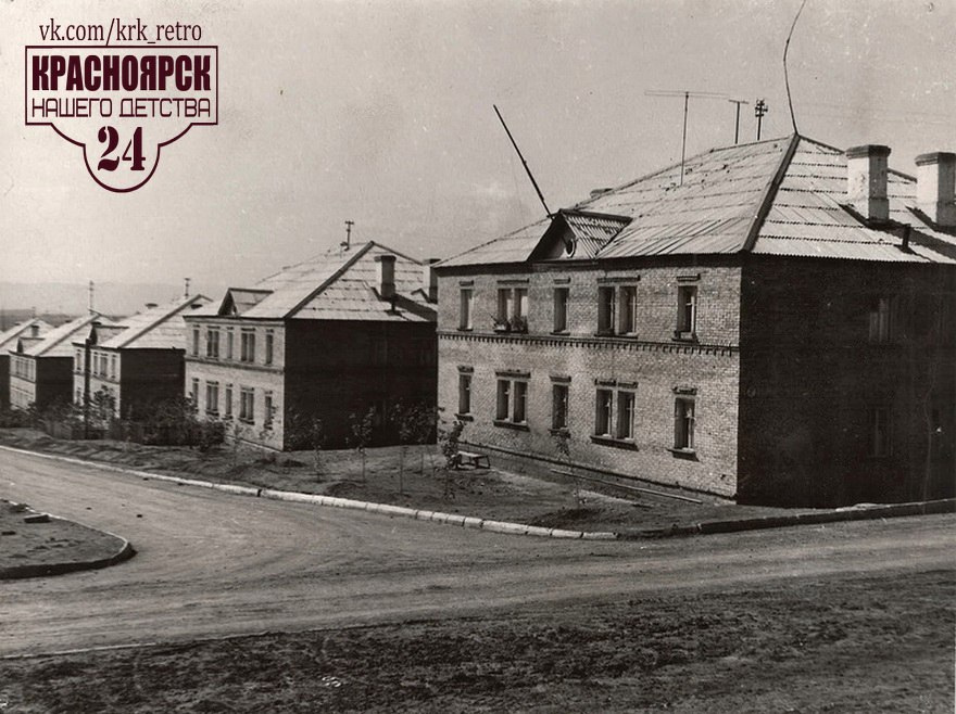 Первый квартал Индустриального. Многие вспоминают эти дома как «бараки», но их бывшие жители говорят: там были большие благоустроенные квартиры Первый квартал Индустриального. Многие вспоминают эти дома как «бараки», но их бывшие жители говорят: там были большие благоустроенные квартиры