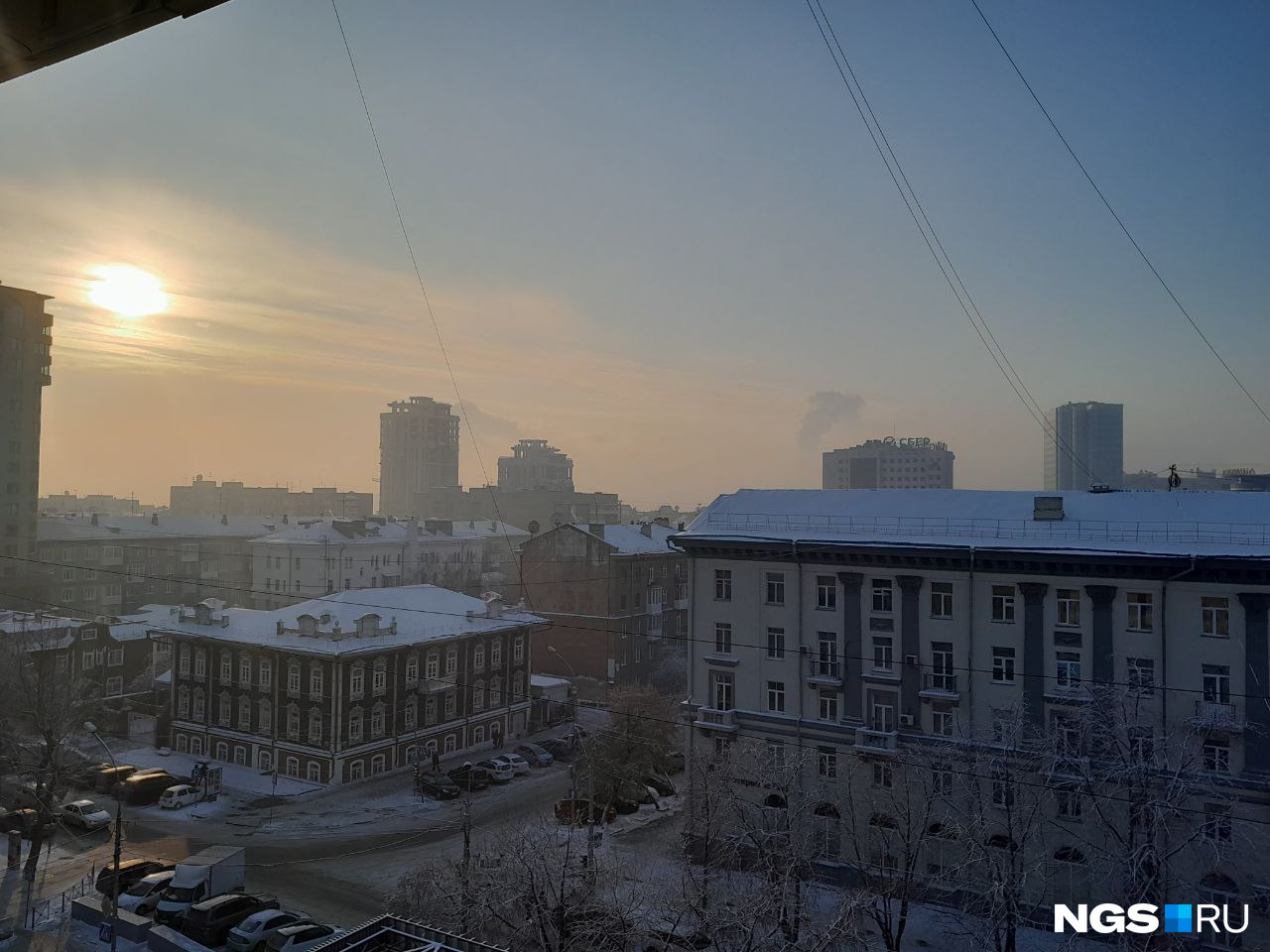 Густой смог окутал Новосибирск: в городе фиксируют повышенный уровень загрязнения