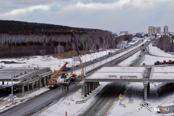 Строительство проезда ЕКАД над Челябинским трактом — один из последних этапов работ