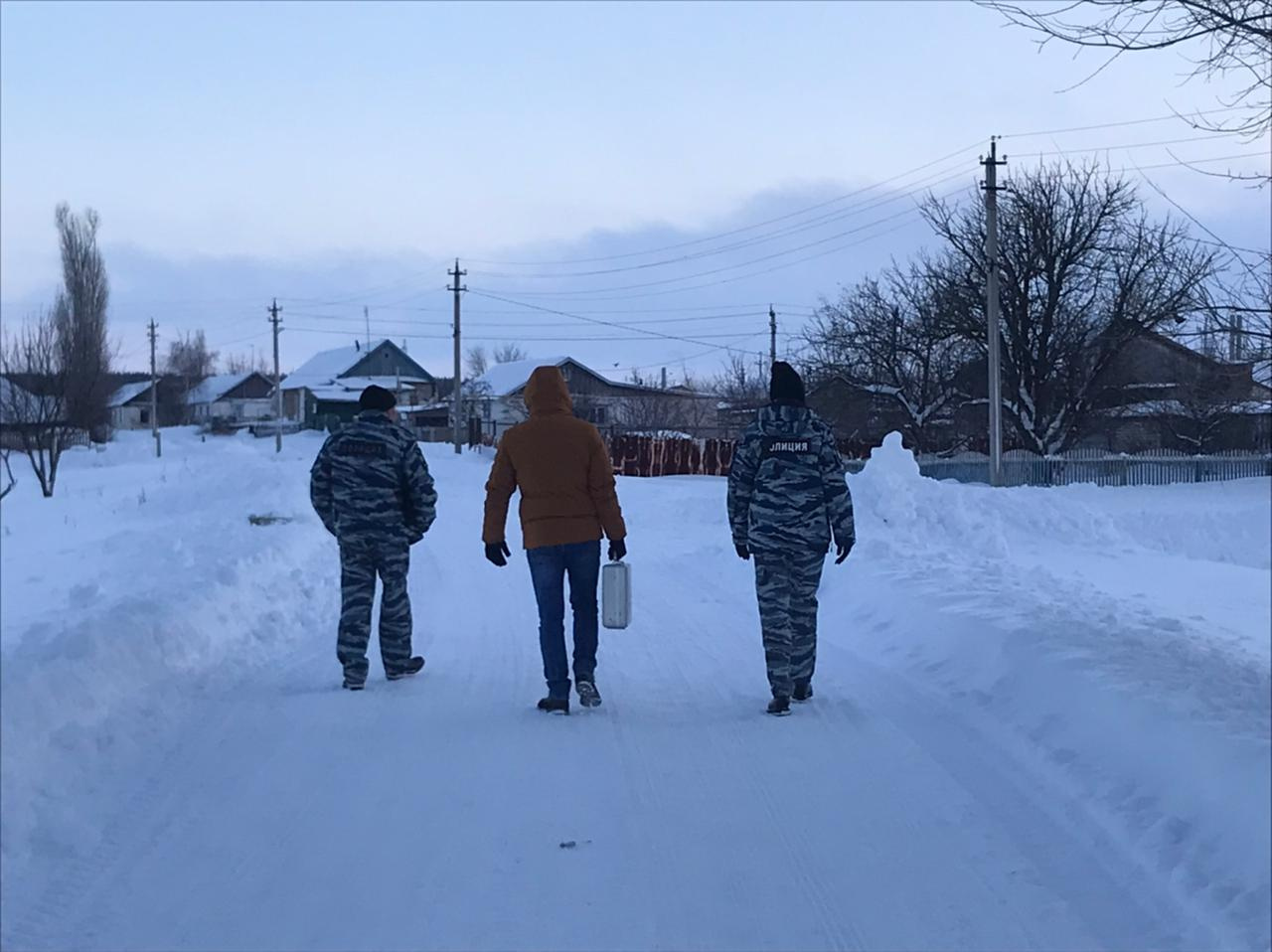 Полиция и поисковики обыскали меловые горы близ села Полиция и поисковики обыскали меловые горы близ села