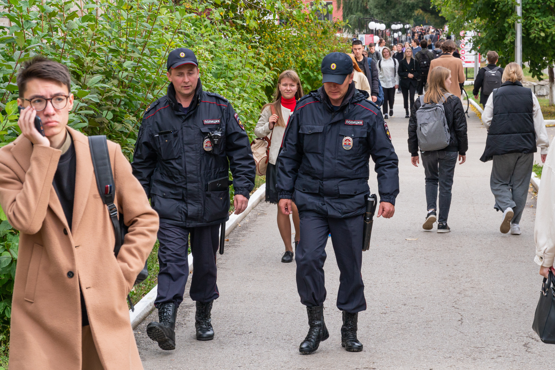 Полиция патрулирует территорию университета