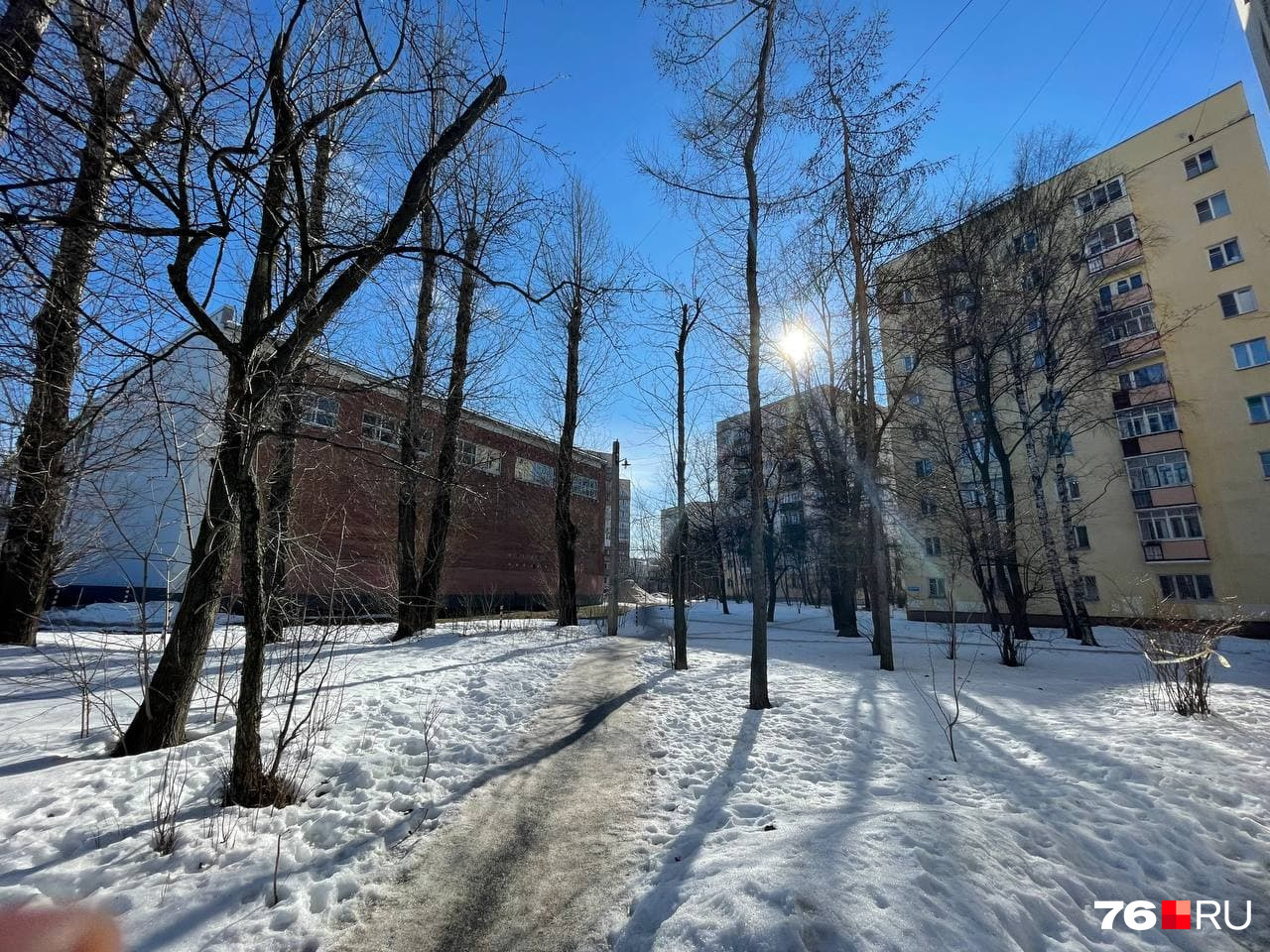 Практически всё свободное пространство в этих дворах планируют застроить зданием спорткомплекса Практически всё свободное пространство в этих дворах планируют застроить зданием спорткомплекса
