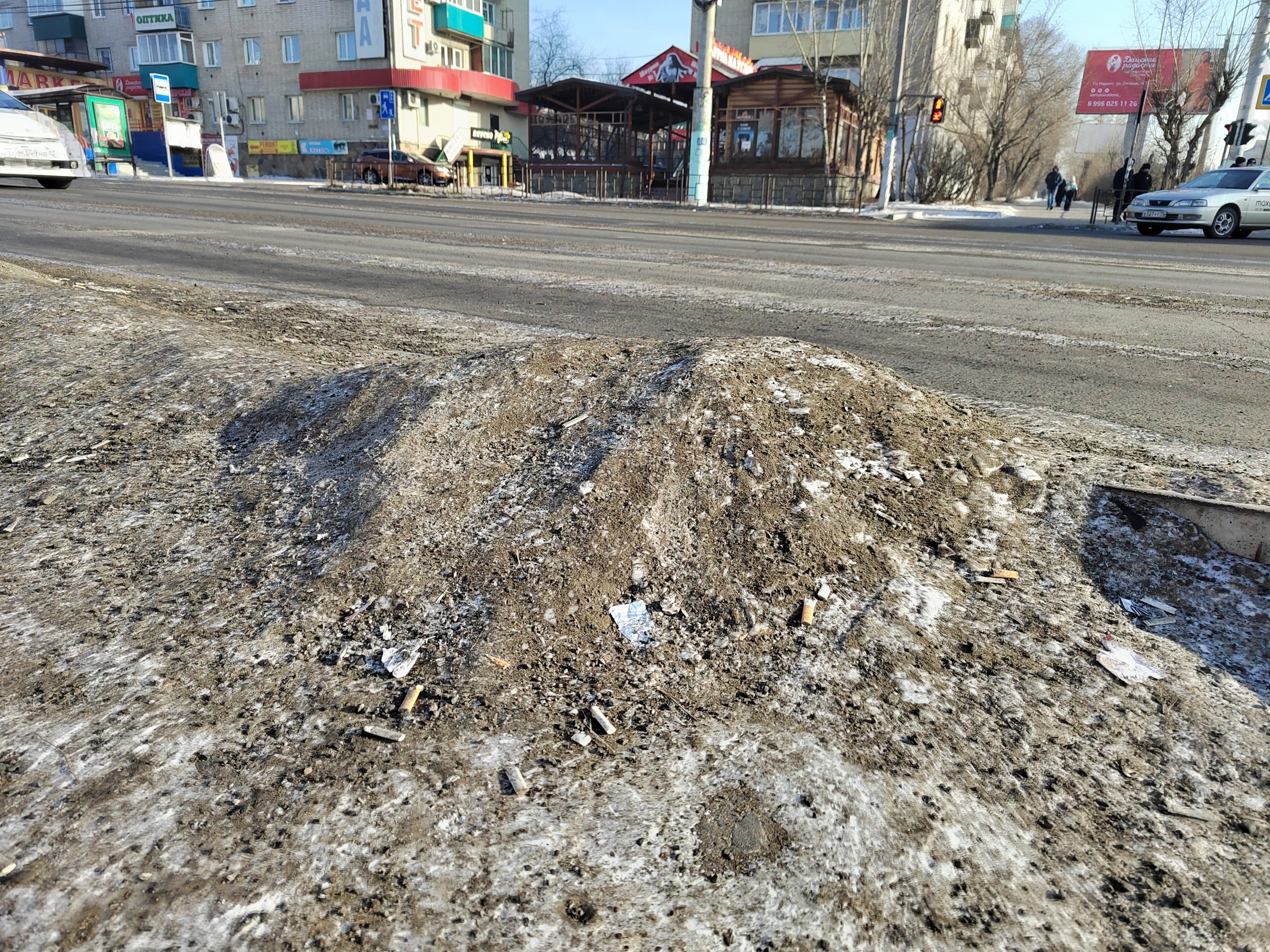 Общественников возмутили кучи снега на тротуарах в Чите