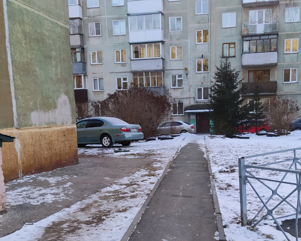 Заехал на газоны Заехал на газоны