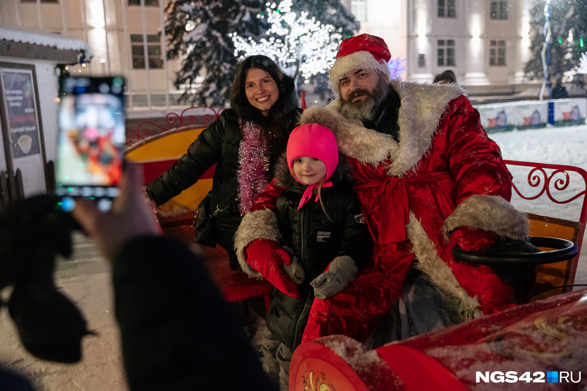 Бой курантов ульяновск. Кемерово новый год. Новогодние фото 2023. Кремлевские куранты новый год. Максим Новогодняя ночь.