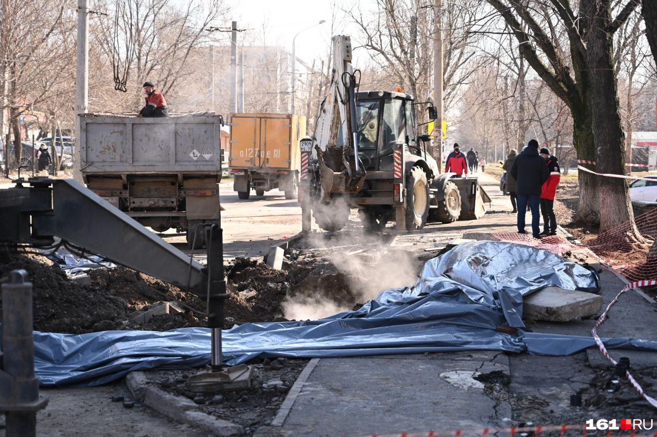 Ростов на дону новости сегодня происшествия последние. Авария на Малиновского в Ростове. Объявления об аварии на теплотрассе. Объявление авария на теплосети. Авария на Малиновского в Ростове сегодня.