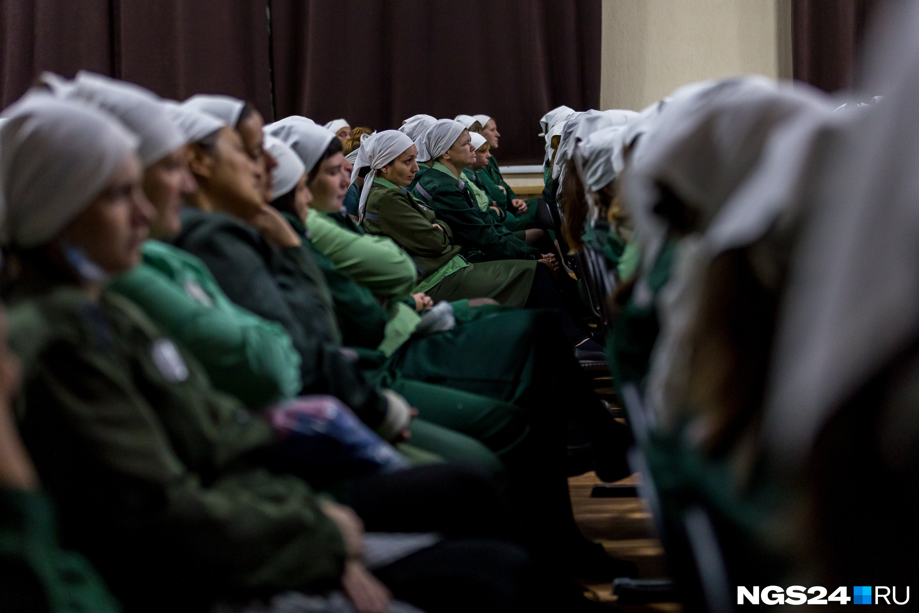 Ученицы разных возрастов и национальностей Ученицы разных возрастов и национальностей