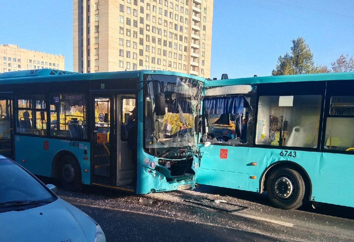 Подробности ДТП с автобусами на Бестужевской, где пострадали 6 человек: оба  водителя — иностранцы | 14.10.2022 | Санкт-Петербург - БезФормата