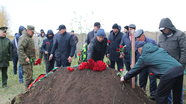В Татарстане похоронили погибшего на спецоперации добровольца батальона «Алга». Ему было 46 лет