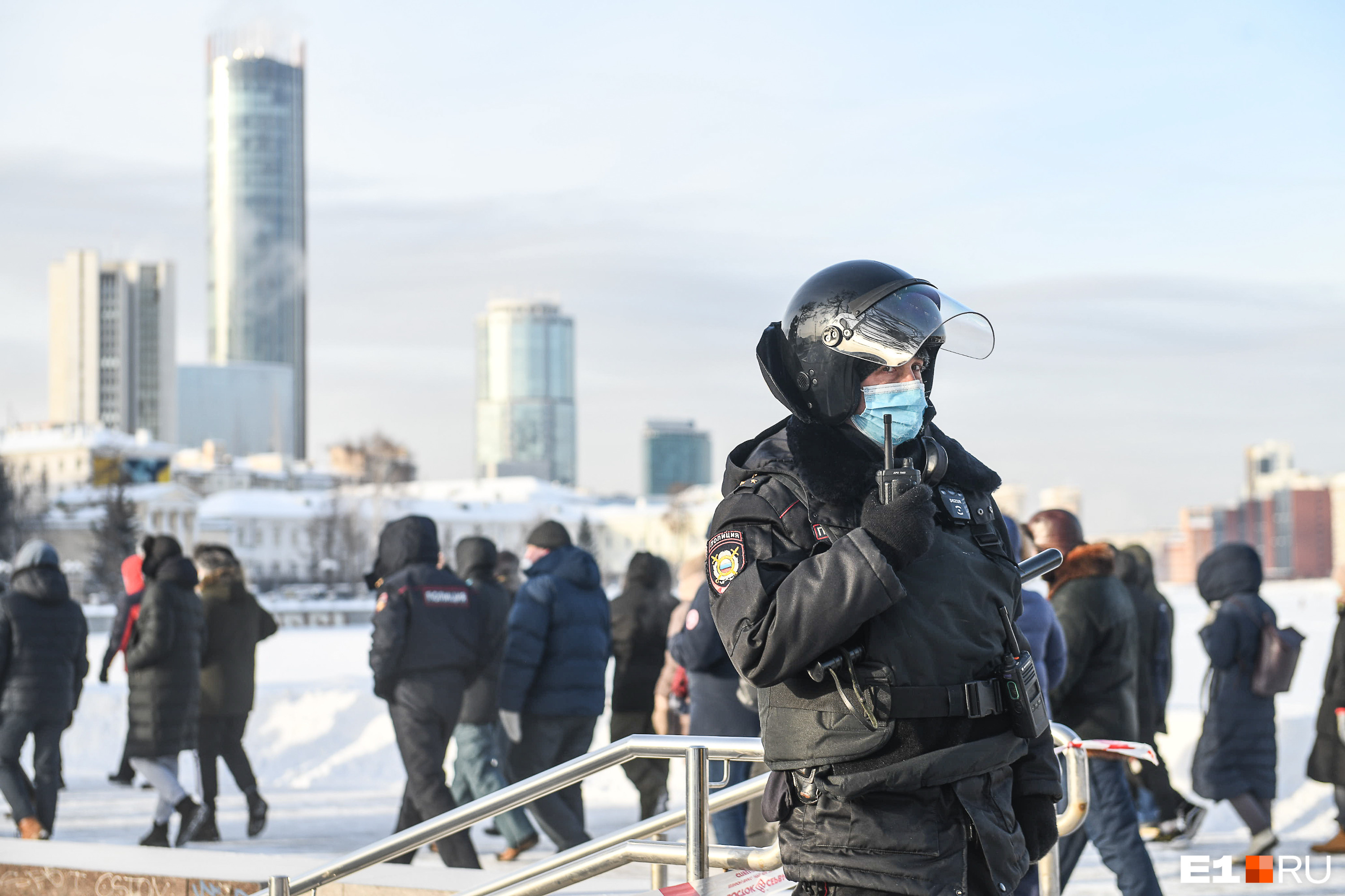 «Желающих очень много». Свердловские полицейские стоят в очереди на командировку в новые регионы РФ