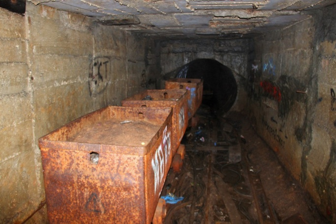 Из-за множества рельс бункер спутали с метро