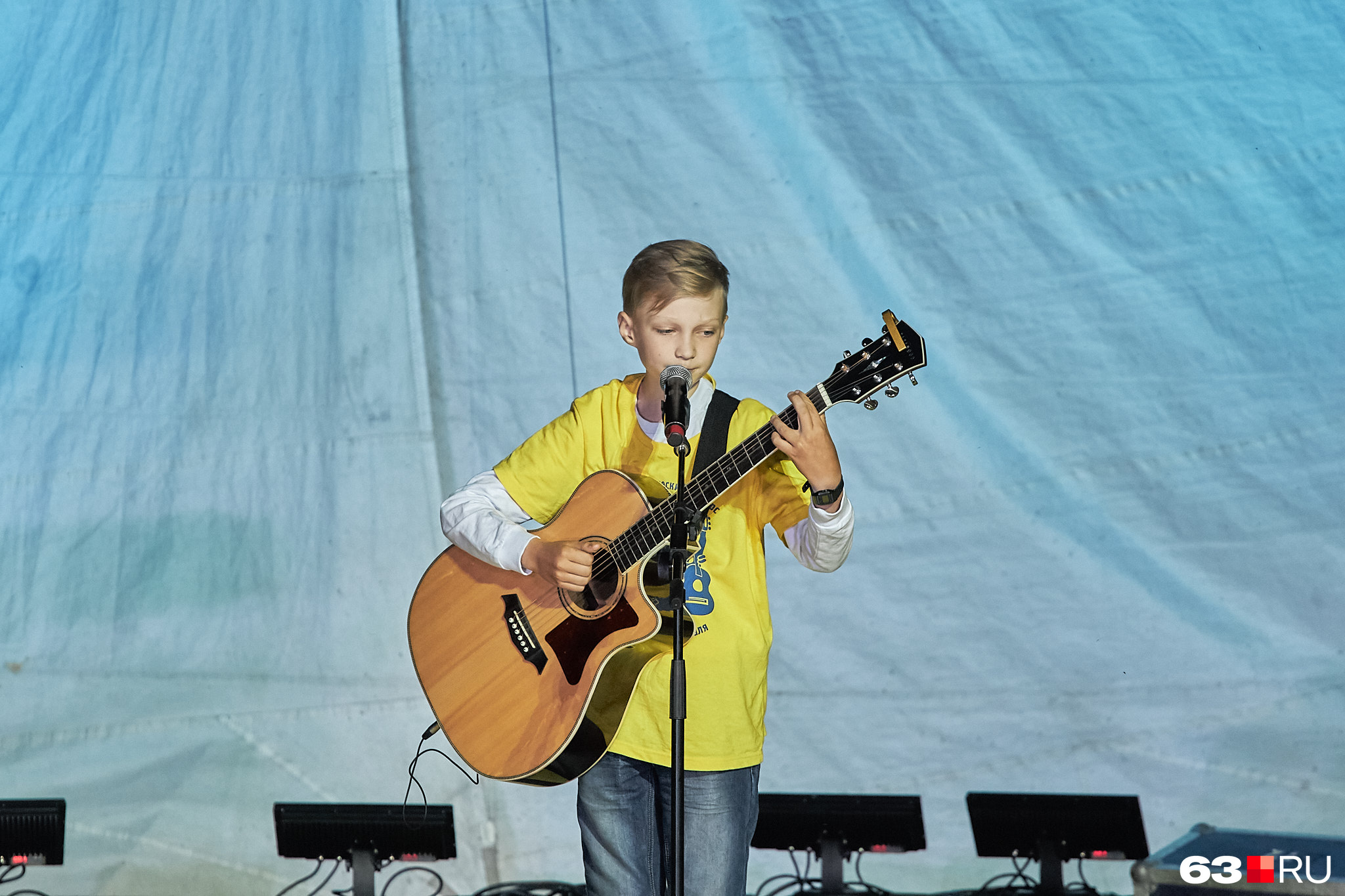 9-летний певец уже поет о трудностях взрослой жизни