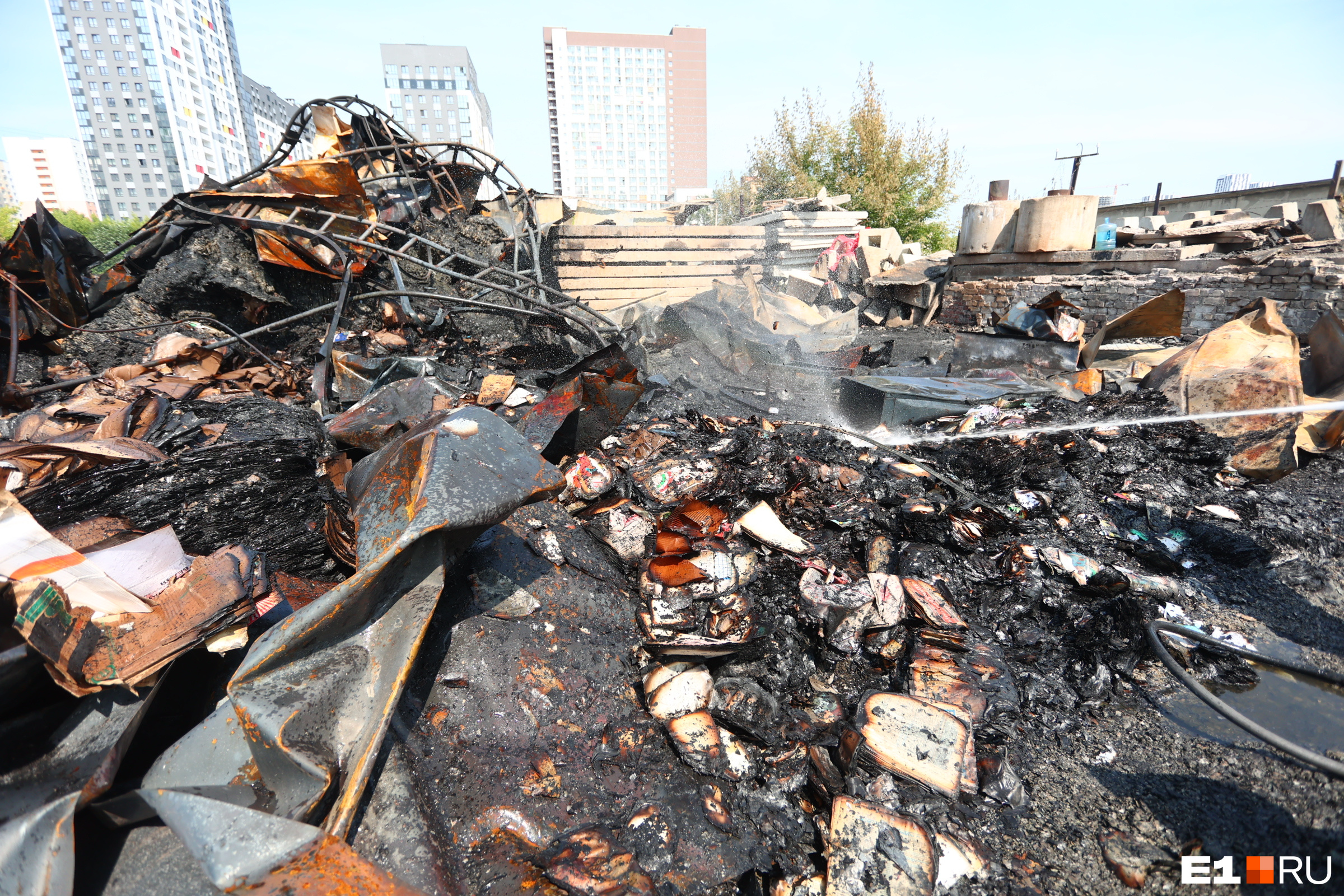 Пожар на складе в Екатеринбурге 2022