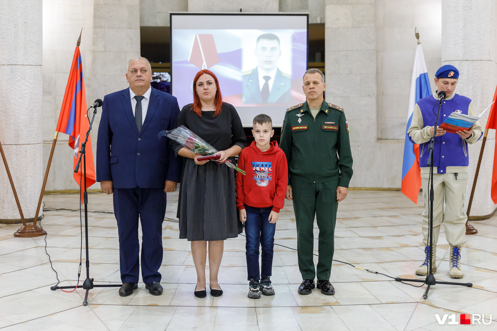 Елена теперь состоит в рядах Вооруженных сил России, вслед за мужем Елена теперь состоит в рядах Вооруженных сил России, вслед за мужем