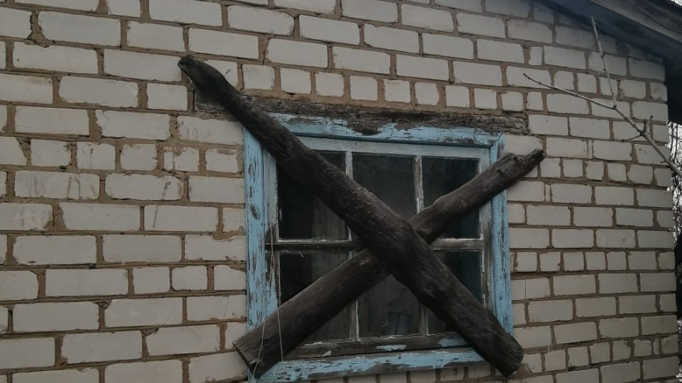 «Там даже бомжи не выдержат»: сиротам в Волгоградской области 15 лет отказывают в выдаче жилья