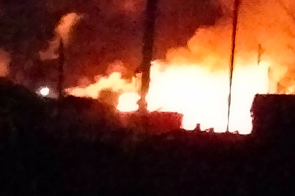 Два дома горят в Угдане — очевидец