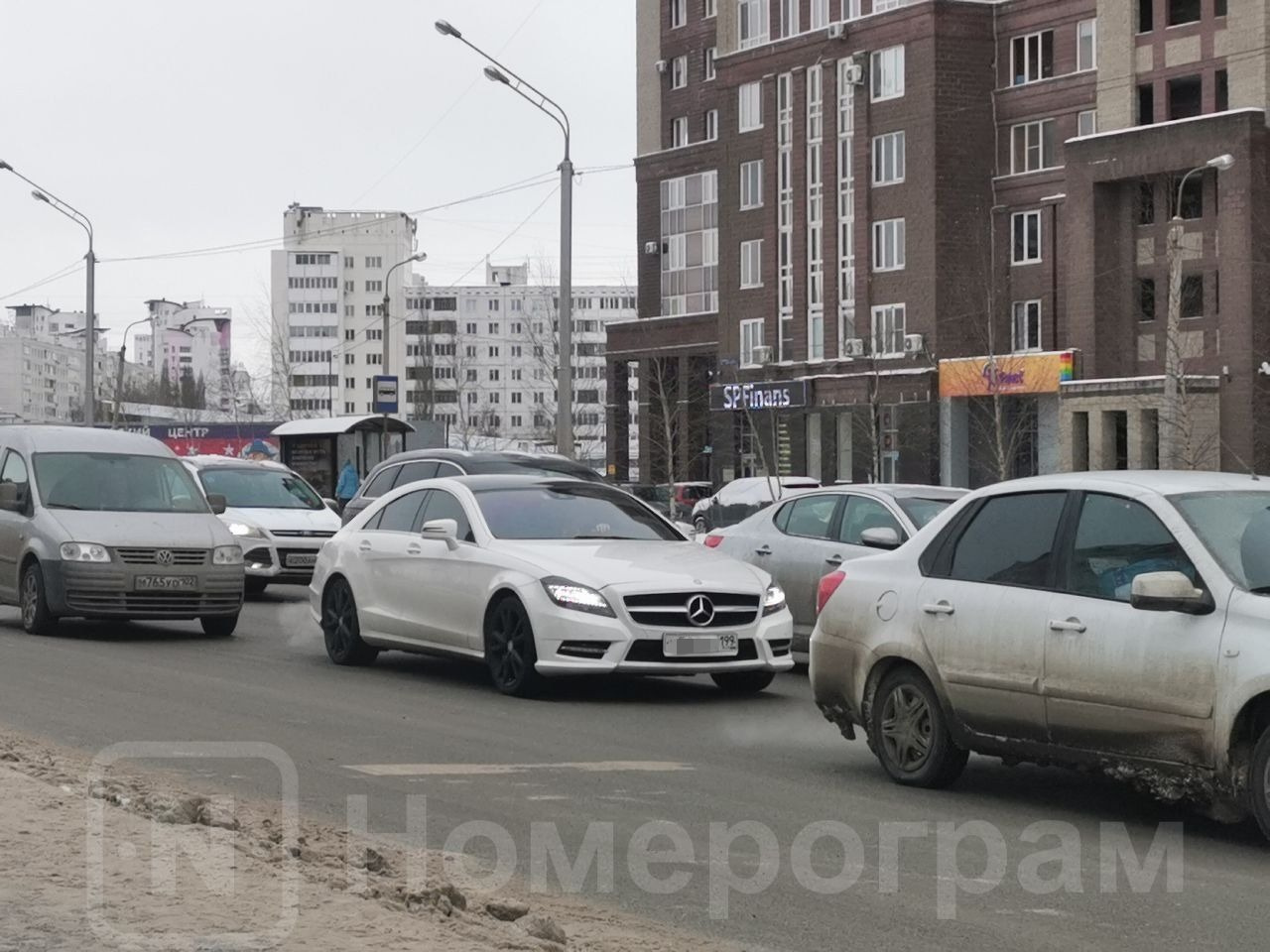 Пользователь «Номерограма» поймал машину министра на улице Софьи Перовской