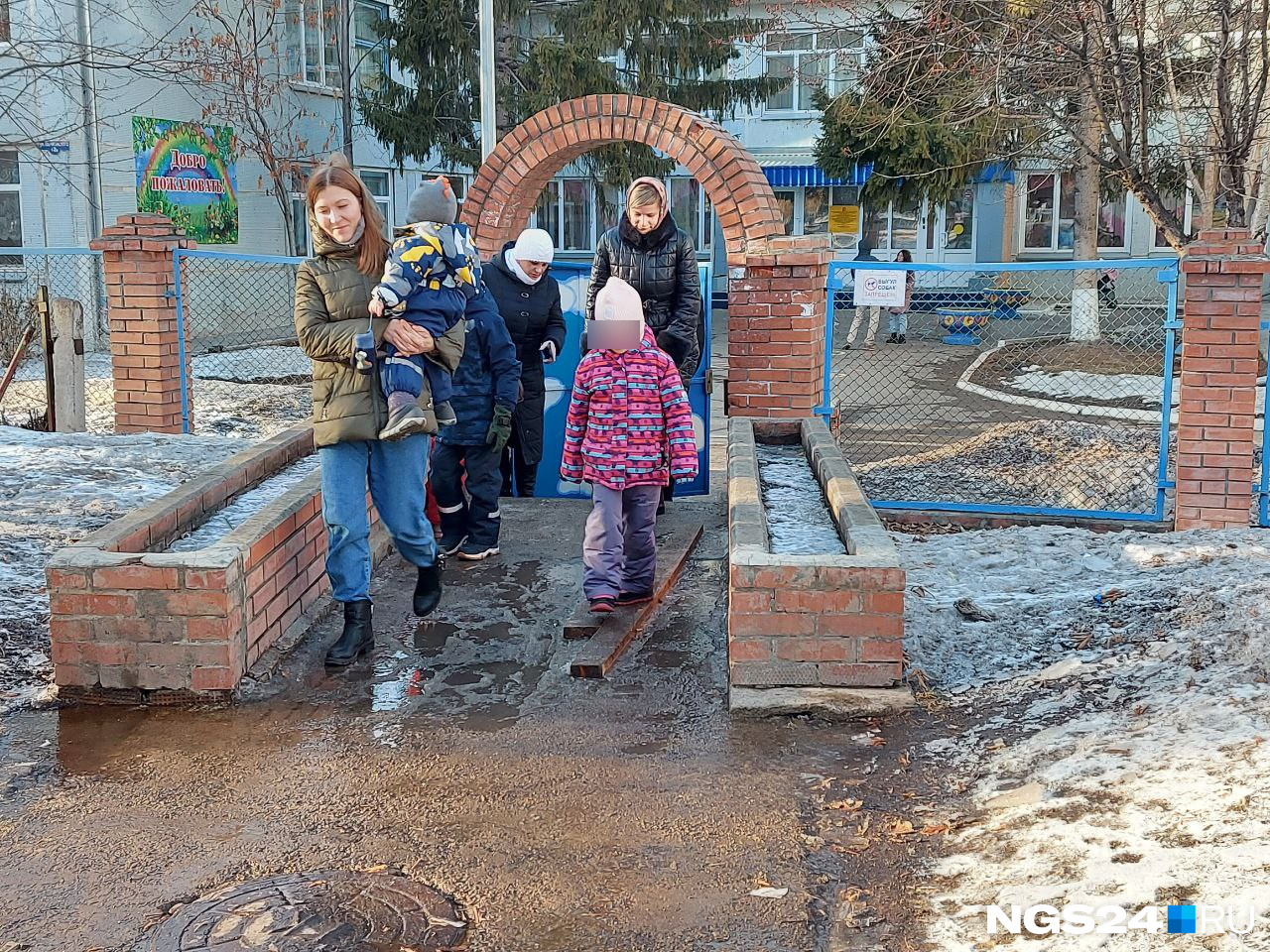 Детей забирают из детсадика до сих пор