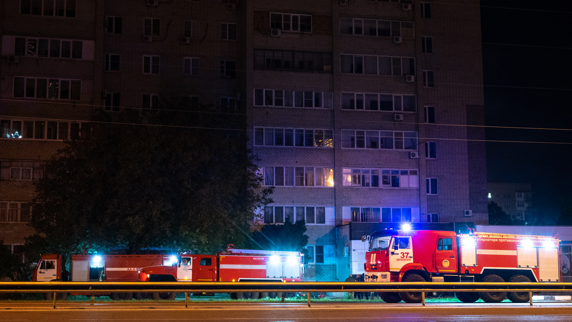Очевидцы слышали хлопок. Общежитие РУДН эвакуировали из-за возгорания