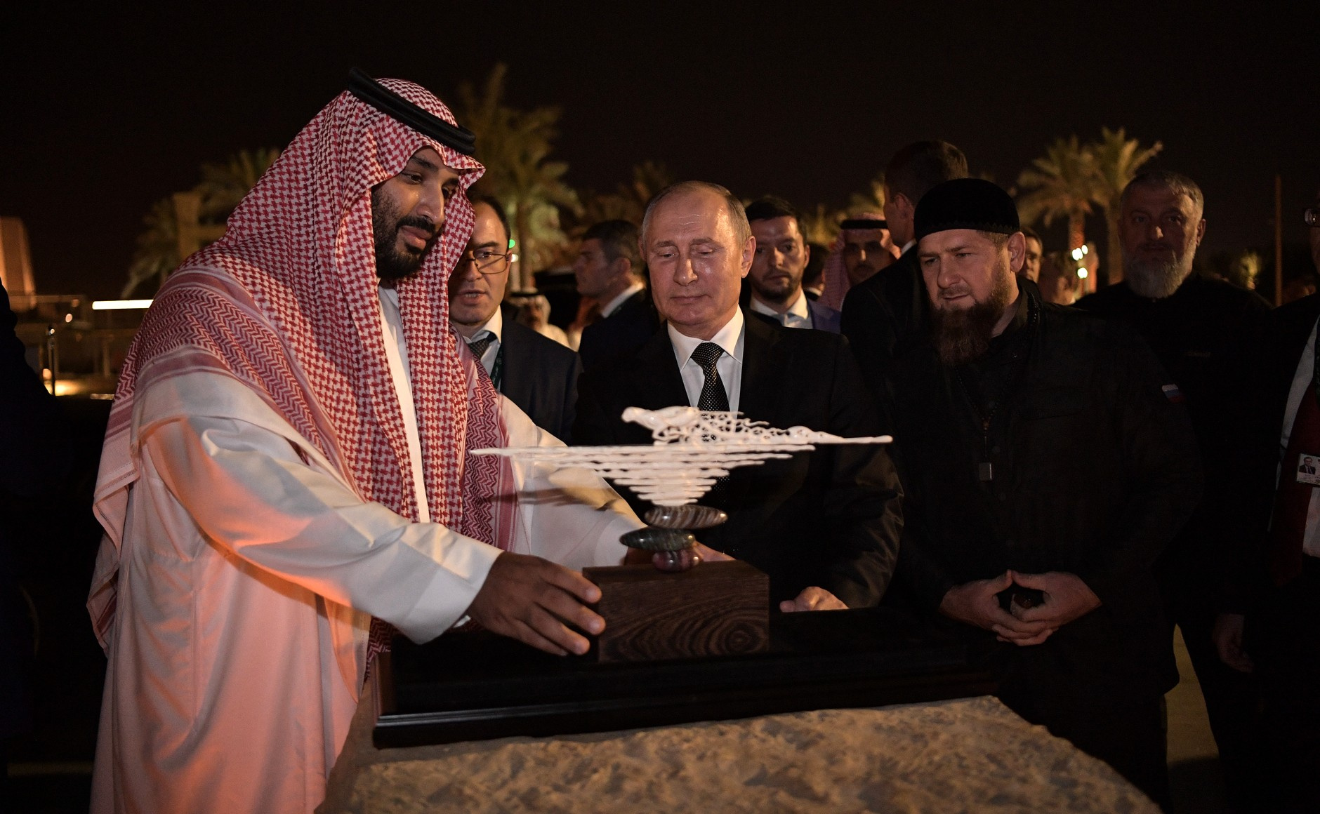На фото — наследный принц Саудовской Аравии Мухаммед бен Сальман Аль Сауд, Владимир Путин, Рамзан Кадыров и Адам Делимханов (слева направо)