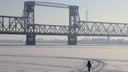 В Архангельске после падения с железнодорожного моста погиб подросток