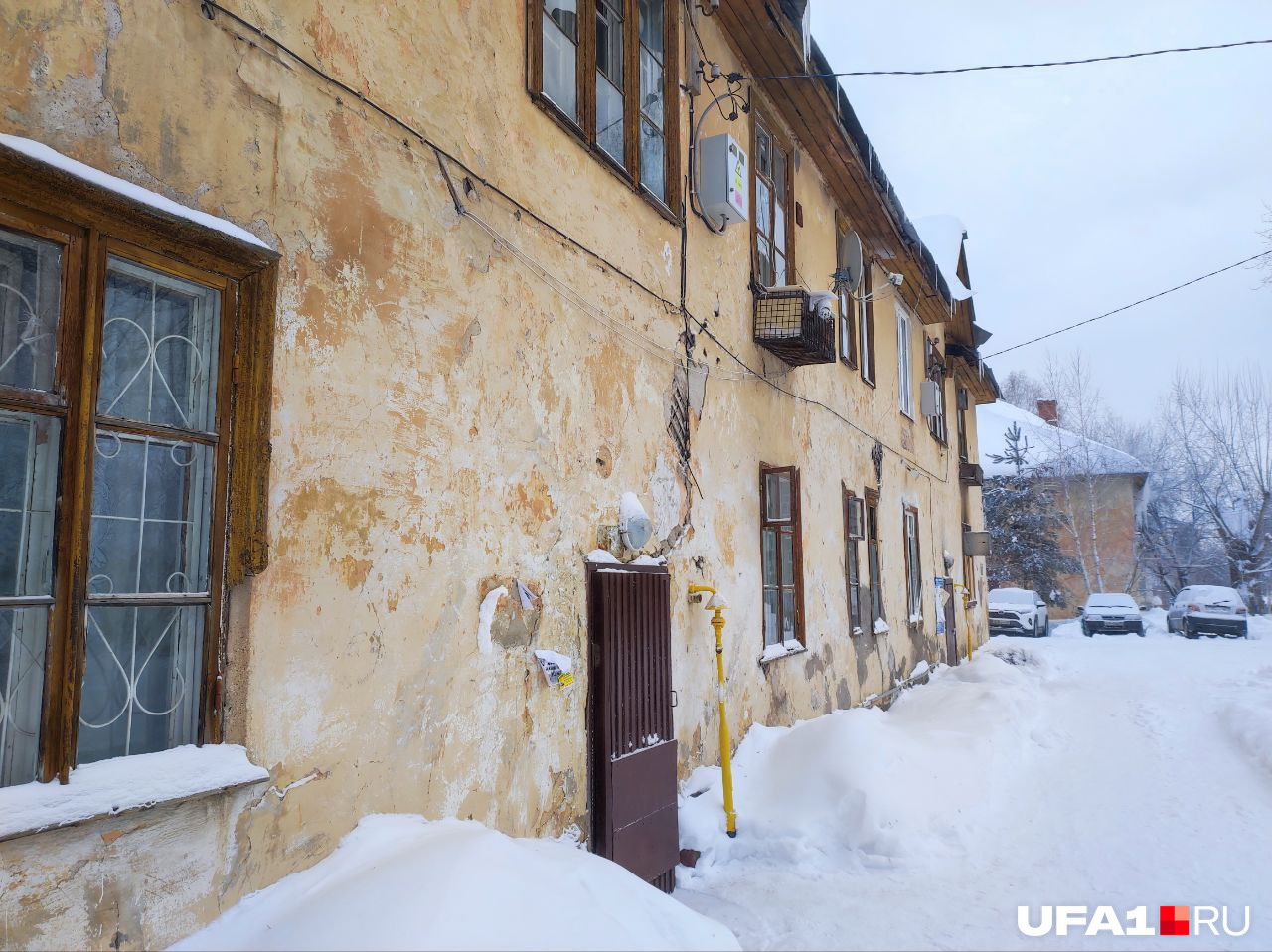 Проход к одному из домов квартала