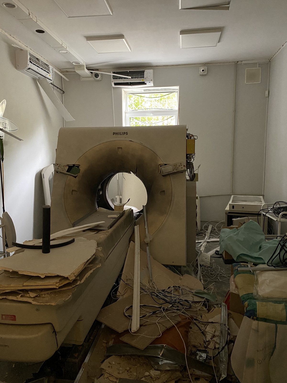 Тот самый разрушенный томограф в больнице Донбасса
