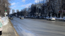 На новосибирской улице коварный светофор провоцирует людей на переход в неположенном месте и штрафы — смотрите, где это